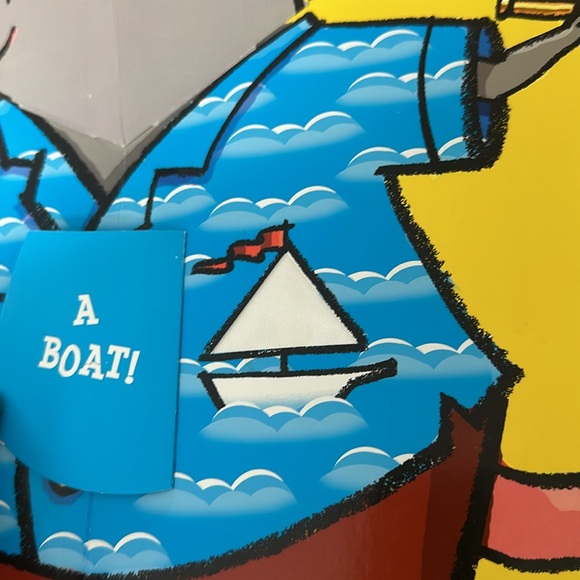 Pop Up Book Peek in My Pocket. - Picture 5 of 11